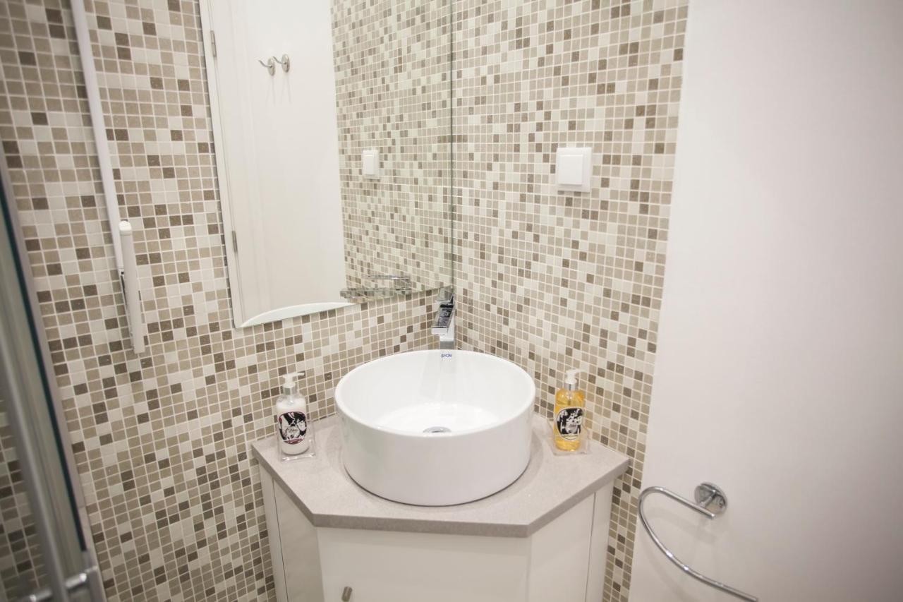 Cosy Tiles House Appartamento Lisbona